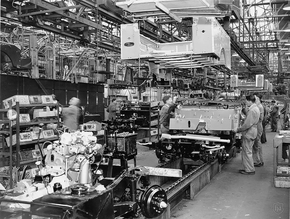 Land Rover Production shot at Solihull 1950s R-2546-2