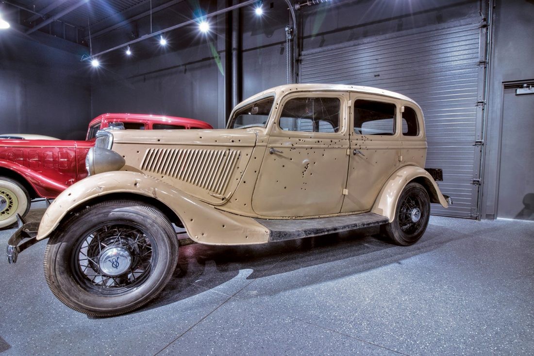 1934-Ford-V8-Bonnie-and-Clyde-Death-Car