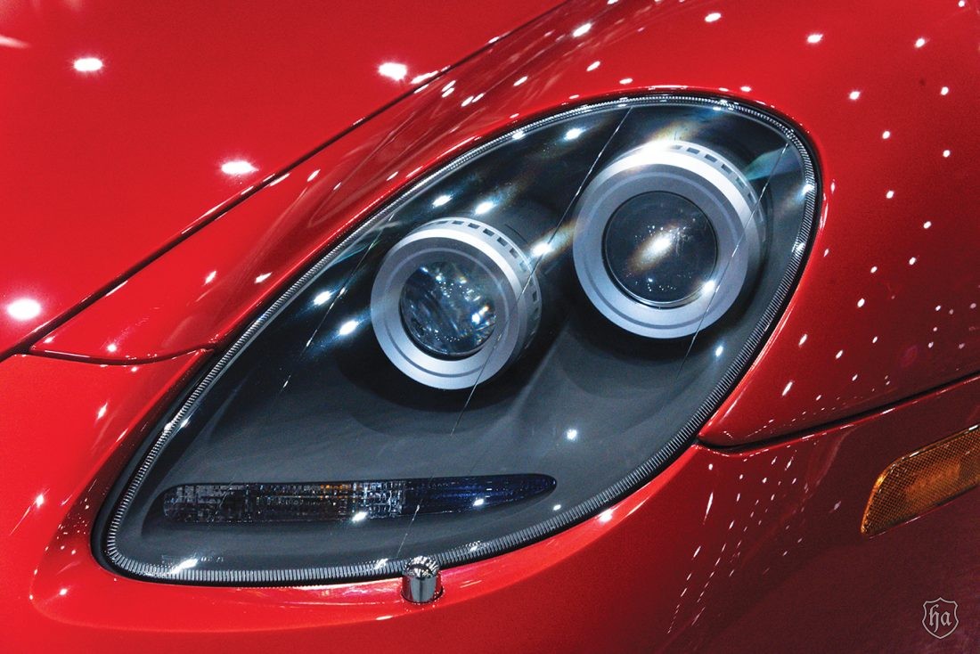 2005-Porsche-Carrera-GT-headlight