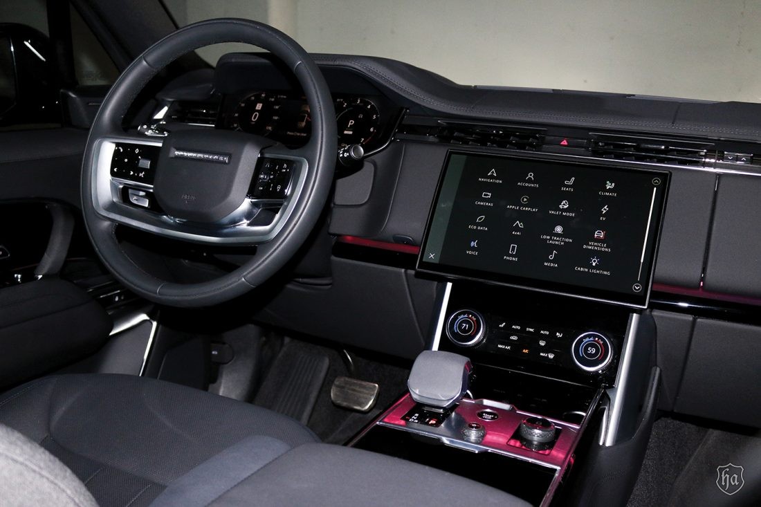 Land-Rover-Range-Rover-PHEV-Interior